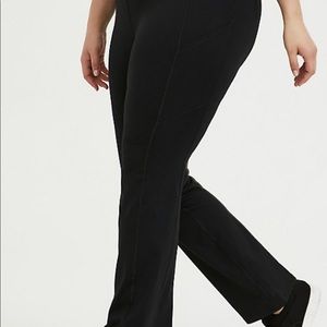 BOOTCUT WICKING ACTIVE YOGA PANT W POCKETS